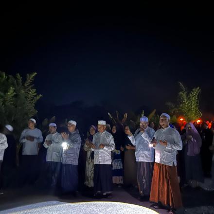 Sholawat Burdah Keliling Desa Bawahan Seberang: Penolak Bala dan Pengharap Berkah di Musim Kemarau
